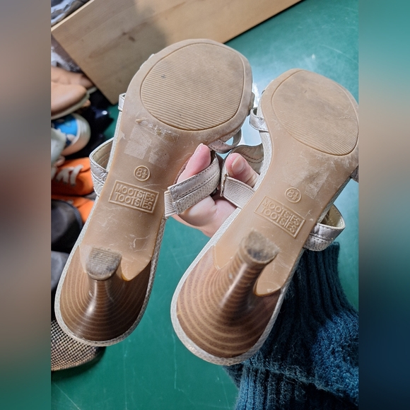 Mootsies Tootsies cream heel sandles size 8.5 - Picture 6 of 6